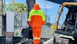 Prefeitura retira mais de 330 toneladas de detritos do Riacho do Sapo, na Mangabeiras