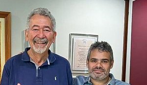 Advogado entrega documento com motivos para derrubada de vetos à lei que altera o Estatuto da Advocacia
