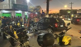 Acidente entre moto e carro de passeio deixa uma pessoa morta e outra ferida na Jatiúca