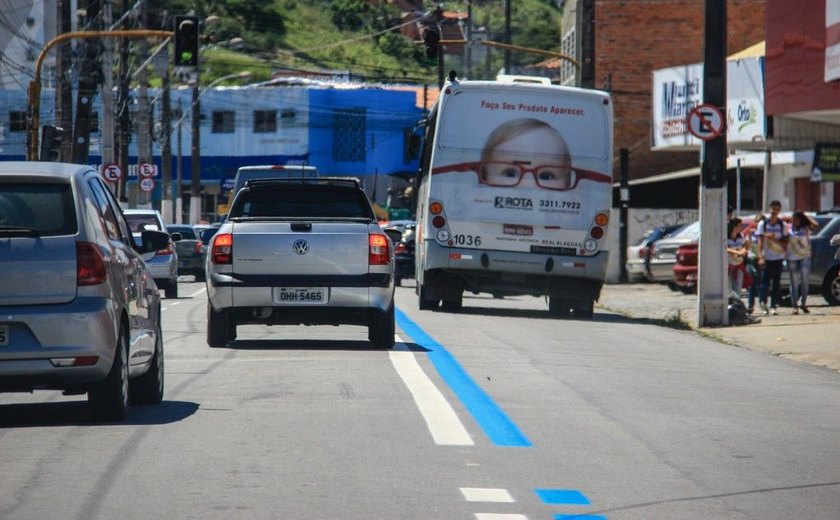 Faixa azul em Maceió é liberada ao tráfego de carros particulares nesta terça
