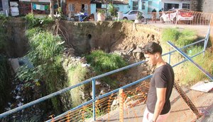 Cratera cresce em favela no Jacintinho e amedronta moradores