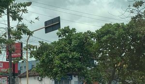 Moradores fecham entrada da Bomba do Gonzaga e trânsito fica lento na região