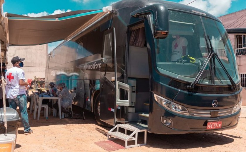 Ônibus da Vacina retorna com imunização contra a Covid-19 no Centro de Maceió