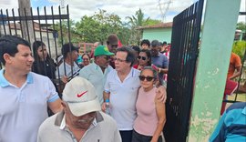 Tutmés Airan visita famílias despejadas em Messias