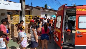 Menino de 10 anos perde freio da bicicleta, desce ladeira e bate em muro de casa