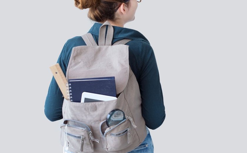 Mochila pesada pode comprometer a saúde de crianças e adolescentes