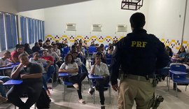 PRF/AL promove palestra sobre prevenção de acidentes no trânsito em escola