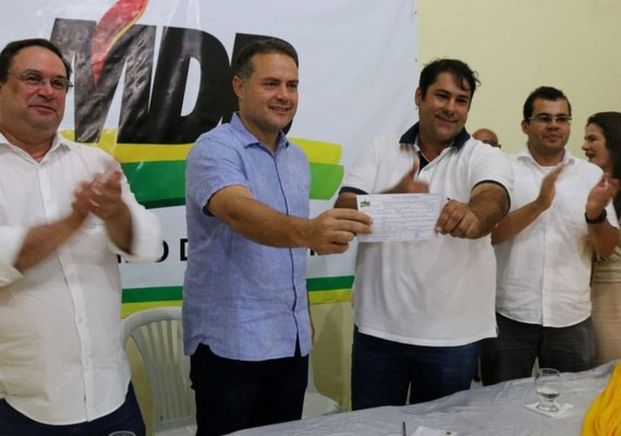 Renan e Luciano abonam filiação do prefeito David Barros ao MDB