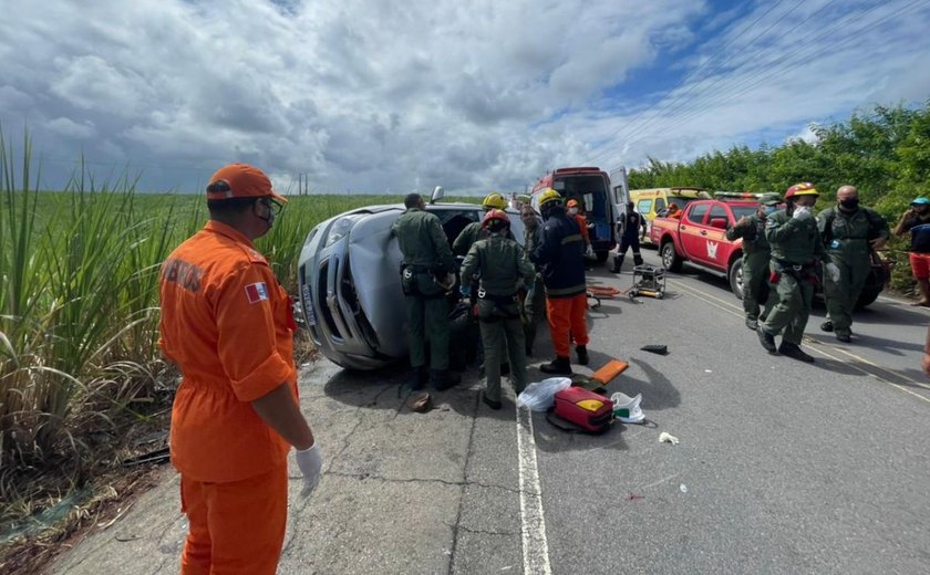 Uma pessoa morre e três ficam feridas em grave acidente na Barra de Santo Antônio