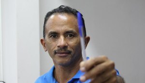Autor de ‘Caneta azul’ organiza turnê na Europa: ‘andar pelo mundão’