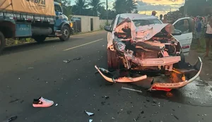 Jovem de 17 anos fica ferido após colisão entre moto e táxi, em Igaci