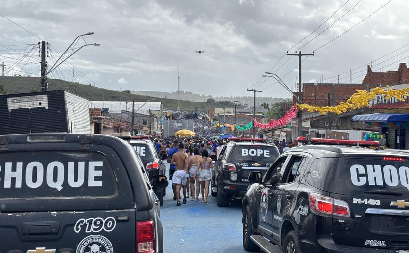 PM/AL garante tranquilidade durante desfile do Bloco Tudo Azul em Murici