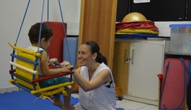 Crianças autistas têm tratamento suspenso há meses