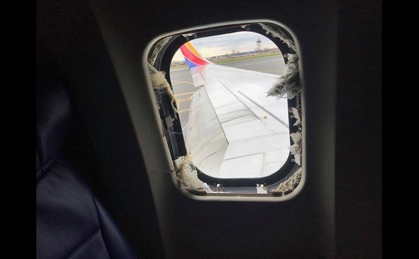 Copiloto foi ‘parcialmente sugado’ após quebra de janela de avião