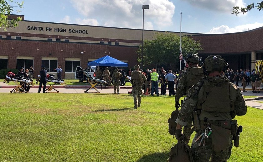 Segundo a polícia, tiroteio em escola do Texas deixa de 8 a 10 mortos