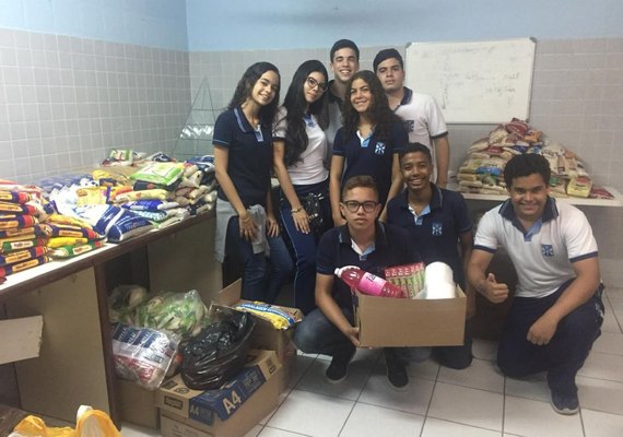 Alunos arrecadam mais de uma tonelada e meia de donativos durante campanha solidária