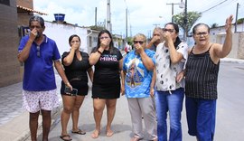 Caçambas deixam rastro de fezes nas ruas