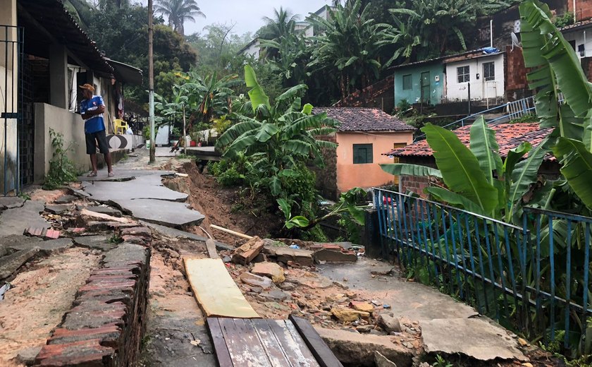 Vídeos: chuvas causam transtornos na capital e no interior de Alagoas