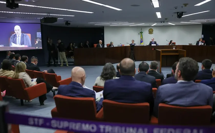 Apenas um réu comparece ao 1° dia de julgamento da trama golpista