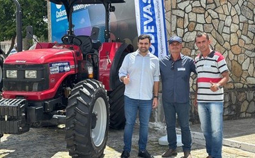 Codevasf entrega equipamentos agrícolas para impulsionar a agricultura familiar em AL