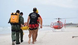 Corpo de Bombeiros treinamento simulado no mar com aeronave para Carnaval