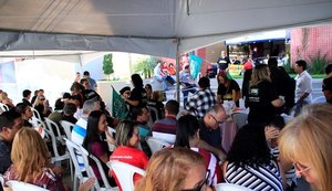 Servidores públicos protestam em frente à Sefaz
