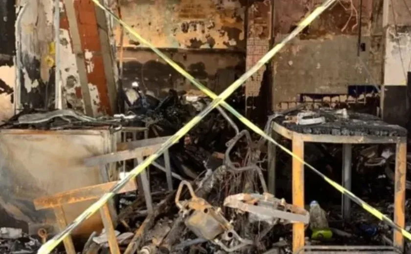 Defesa Civil mantém interdição de loja destruída por incêndio no centro de Maceió