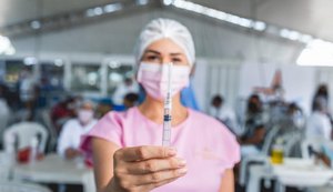 Maceió começa a vacinar pessoas com 25 anos ou mais com a 4ª dose