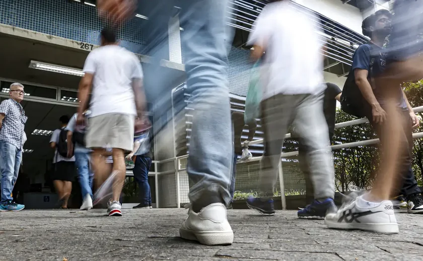 Prazo para pagar taxa de inscrição do Enem 2025 vai até sexta-feira
