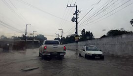 Chuva forte deixa ruas alagadas em Arapiraca