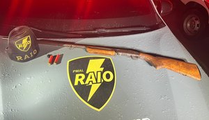 PM apreende duas espingardas e 130 munições durante ações em Maceió e Pilar