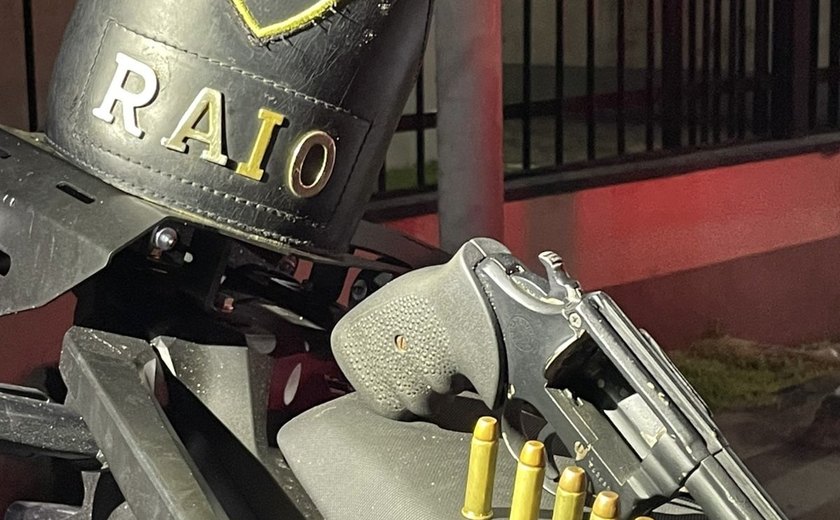 Polícia Militar prende dupla por porte ilegal de arma de fogo em Maceió