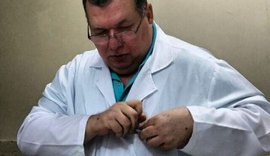 Homem encontrado morto em apartamento de residencial em Arapiraca é o escritor e médico Paulino Vergetti