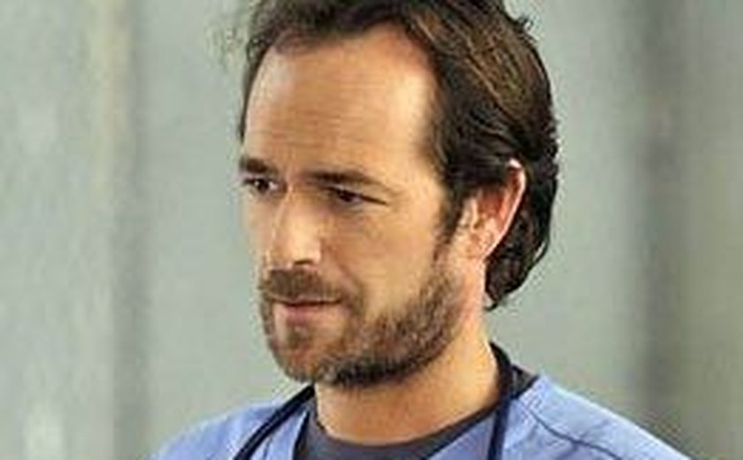 Ator Luke Perry, de Riverdale, sofre AVC e é internado