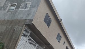 Moradores desocupam residência com risco de desabamento em Água Branca