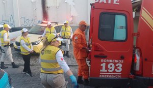 Ronda no Bairro e Bombeiros socorrem homem em situação de rua, vítima de espancamento
