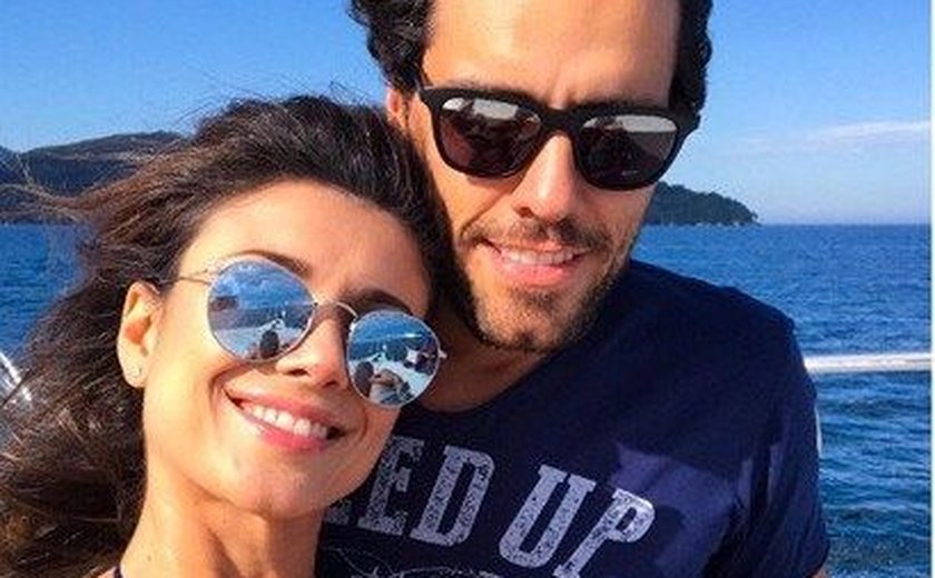 Paula Fernandes ganha joias do namorado, Thiago Arancam: 'Rubi com brilhantes'