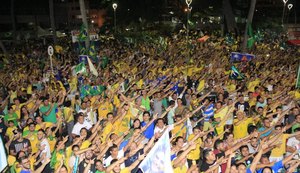 Multidão vai à orla de Maceió comemorar vitória de Jair Bolsonaro
