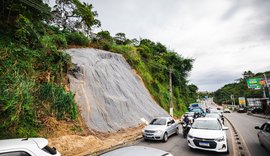 Avenida Leste-Oeste recebe tecnologia que impermeabiliza solo em dois pontos de encostas