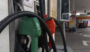 Com lei federal, governo de São Paulo reduz imposto sobre a gasolina