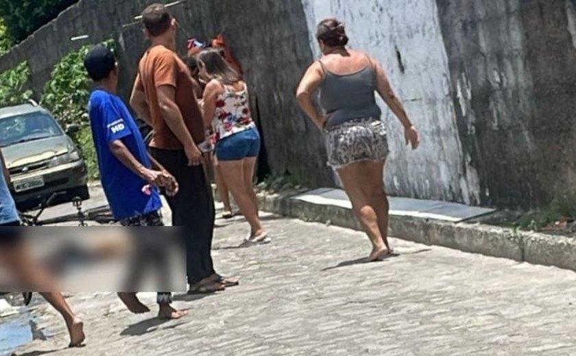 Jovem de 22 anos é morto a tiros por suspeitos em motocicletas no bairro Santos Dumont