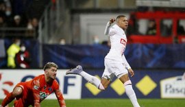 Mbappé marca três gols e PSG avança às oitavas da Copa da França