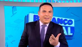 Reinaldo Gottino passa mal e é retirado de maca da Record TV