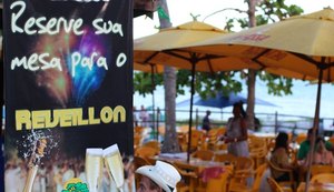 Clima de réveillon muda rotina da orla de Maceió