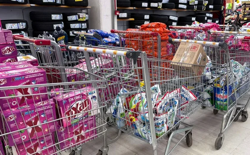 MP/AL e Procon fiscalizam sabões em pó em supermercados de Maceió