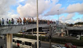 Maio Amarelo: Fanfarra incentiva pedestres a utilizarem passarela