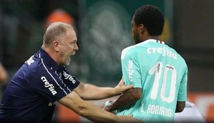Palmeiras bate Fluminense e vê líder a três pontos