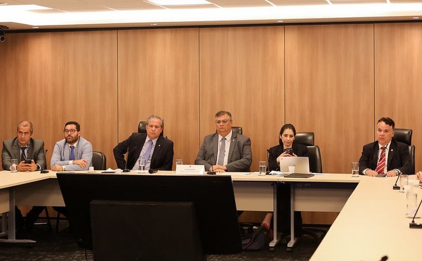 Edital de R$ 150 milhões para prevenir violência em escolas sai nesta terça, diz Dino