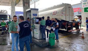 Procon fiscaliza e notifica postos de combustíveis da capital alagoana por preço abusivo