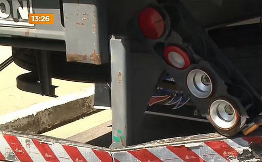 Motociclista morre após colidir na traseira de carreta estacionada no bairro da Santa Lúcia